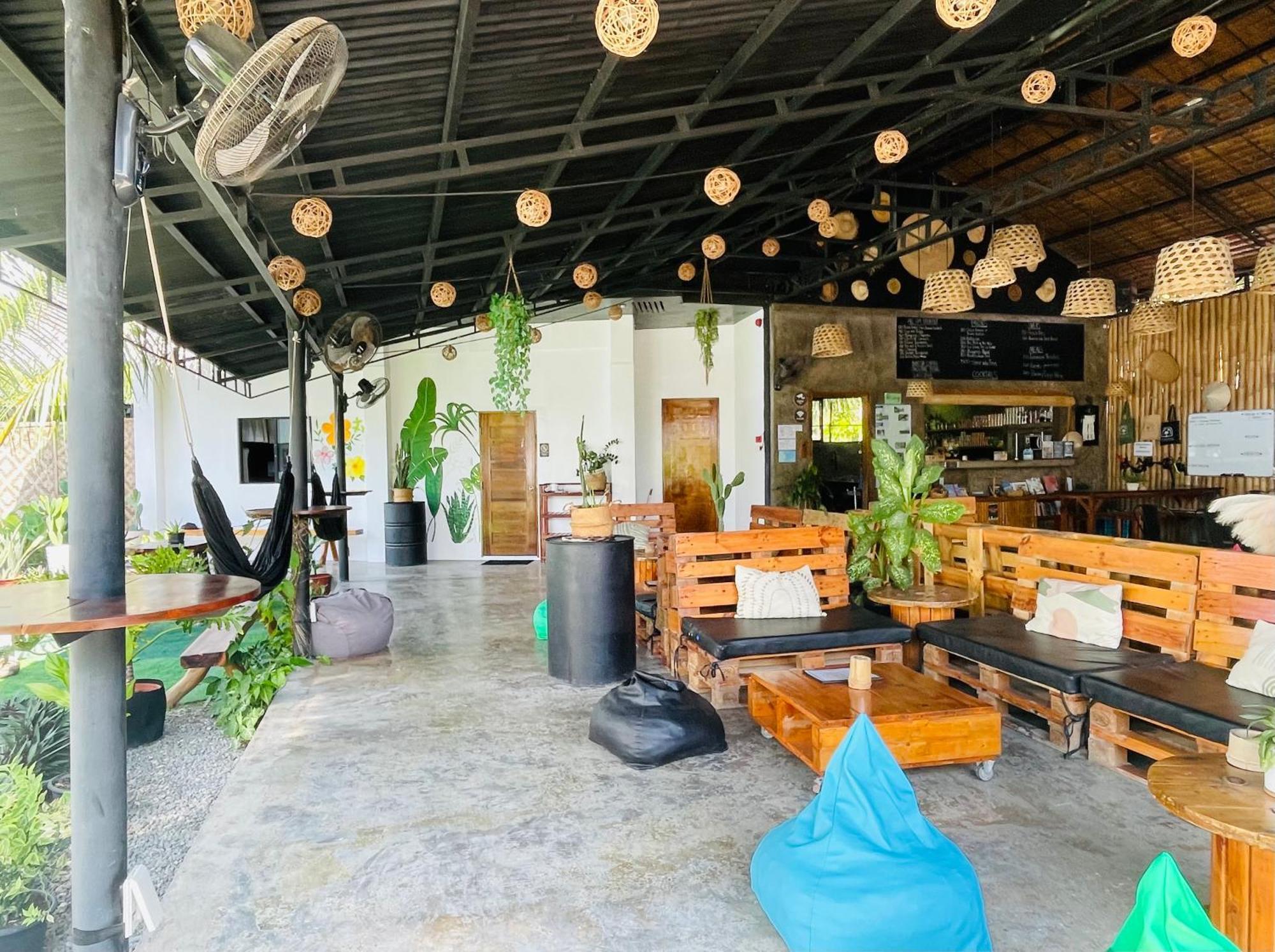 Maayong Hostel (Adults Only) Moalboal Extérieur photo