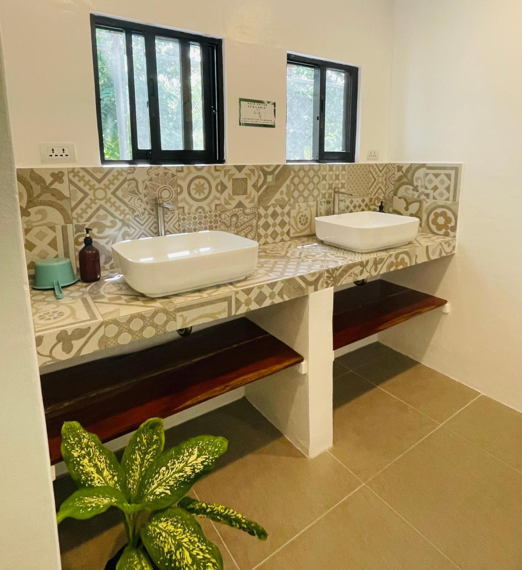 Maayong Hostel (Adults Only) Moalboal Extérieur photo
